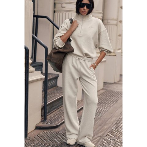 alo yoga Accolade Straight Leg Sweatpant