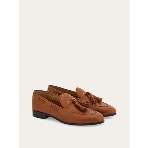 Loafer with tassel detail