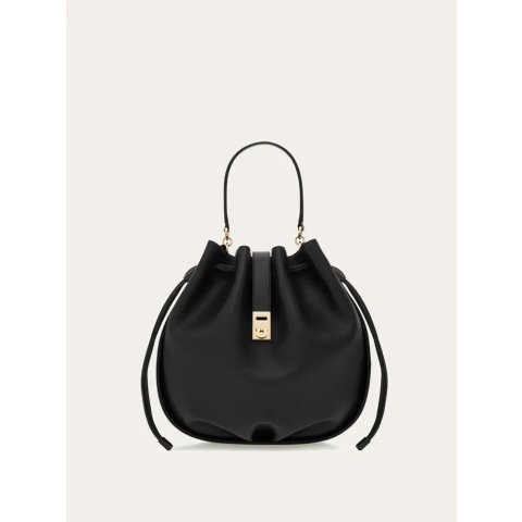 Hug bucket bag