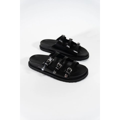 FOREVER 21 Chunky Faux Leather Sandals