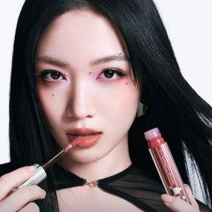 New Release: MAC Cosmetics Lipglass Air Non-Sticky Gloss