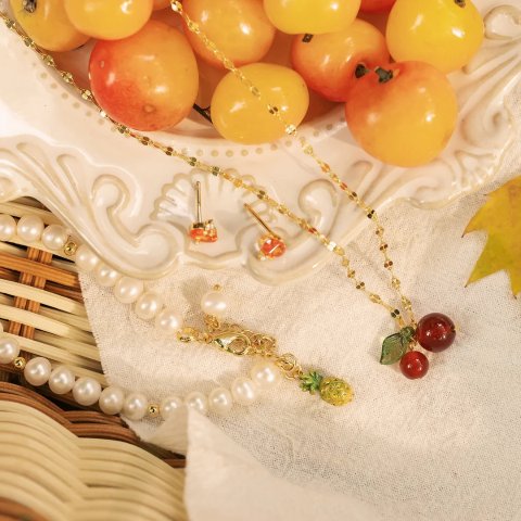 Selenichast Cranberry Pendant Necklace 18K Gold