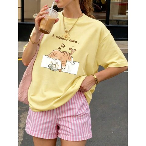 Round Neck Cat Napping Print T-Shirt